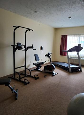 The Edgewood Hotel And Suites Fairbury ภายนอก รูปภาพ